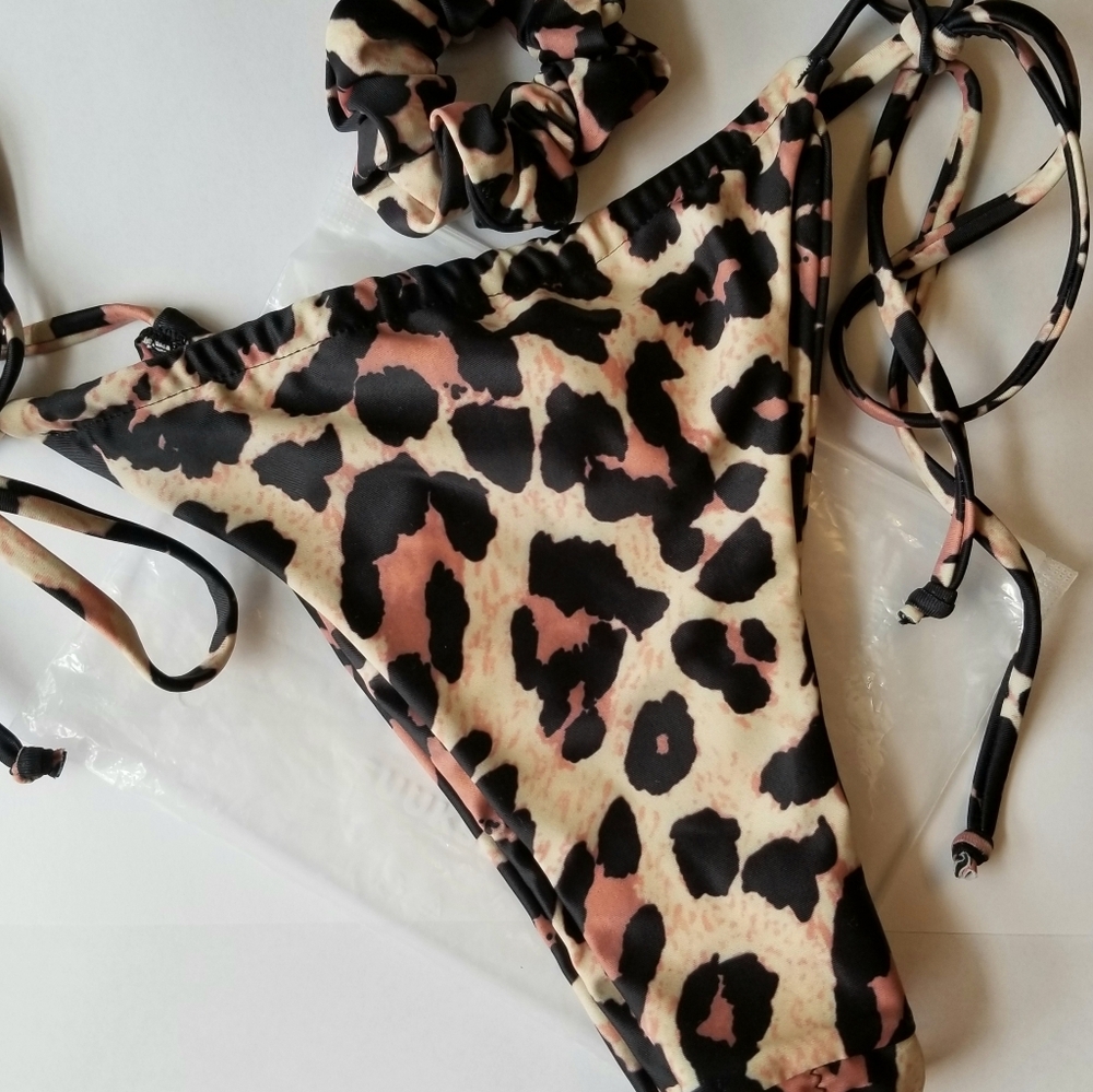 ❗Brazilian Cut Leopard Print Bikini Bottom with Matching Scrunchie Medium❗
